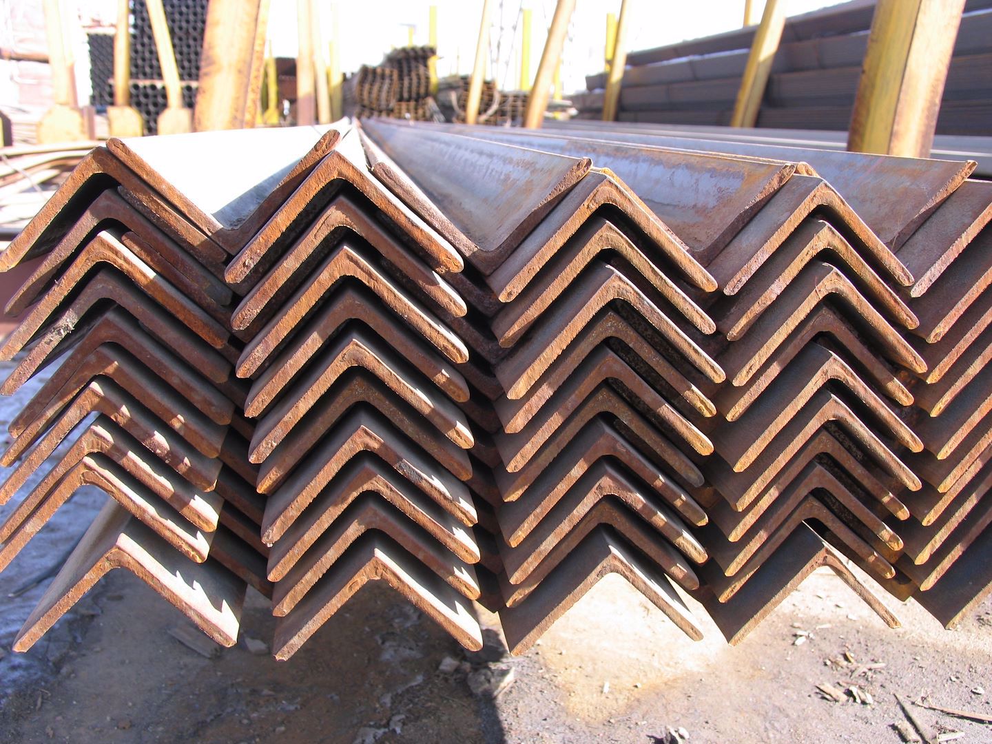 Булан т?м?р (Уголок)